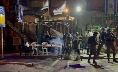 الاحتلال يعتدي على فعالية لرسم صور الشهداء المحتجزة جثامينهم في أبو ديس