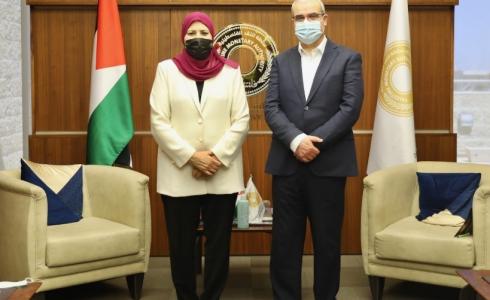 لقاء محافظ سلطة النقد مع وزيرة المرأة