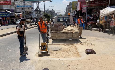 بلدية غزة تجري أعمال صيانة متفرقة في شوارع المدينة
