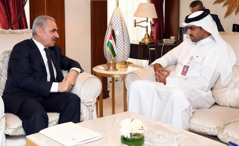 محمد اشتية مع مدير صندوق قطر للتنمية