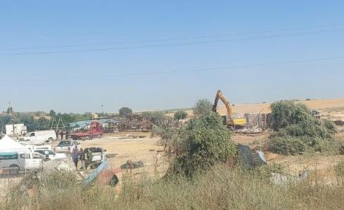 عمليات هدم واقتلاع أشجار في منطقة النقب صباح اليوم