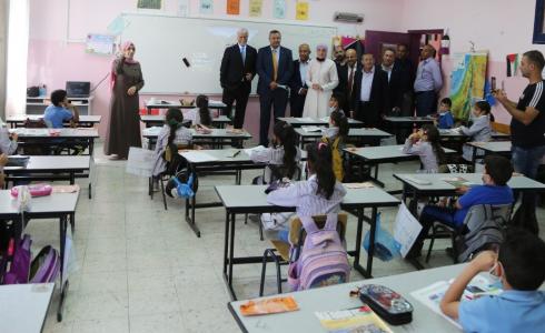 جانب من زيارة وزير التربية والتعليم لأحد المدارس