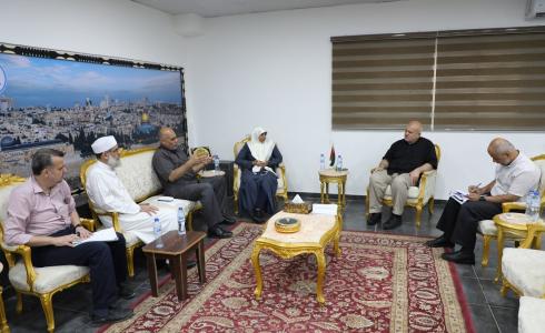 لجنة الرقابة بالتشريعي تزور وكيل وزارة الداخلية للوقوف على إنجازات الوزارة خلال الفترة الماضية