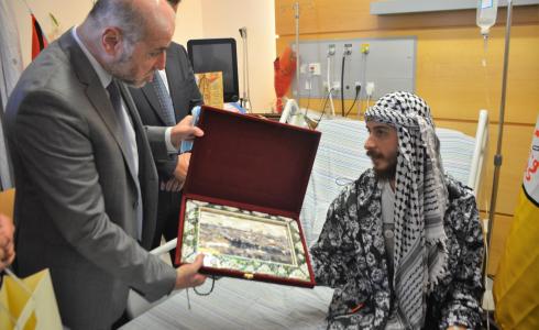 الهباش يزور الأسير المحرر الغضنفر أبو عطوان
