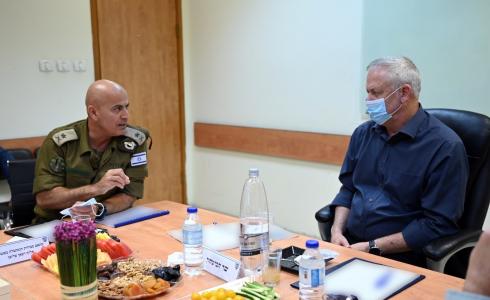 غانتس خلال اجتماعه مع المنظومة العسكرية