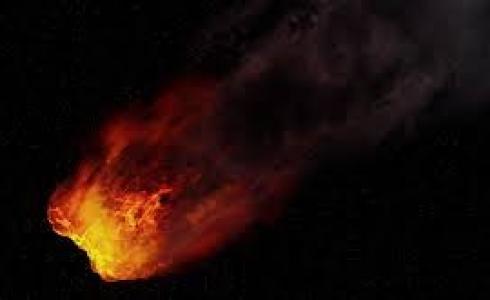 مصور فلكي يوثّق نيزك يحول ليل أمريكا إلى نهار