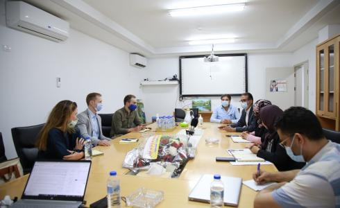 خلال لقاء كل من برنامج غزة ومركز شؤون المرأة القنصل والوفد الإيرلندي