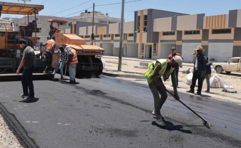 بلدية خانيونس تُنهي تعبيد شارع السكة جنوب خان يونس