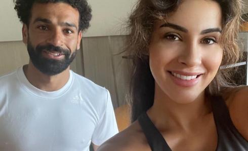 النجم المصري محمد صلاح مع ملكة جمال الهند فى صالة الجيم!