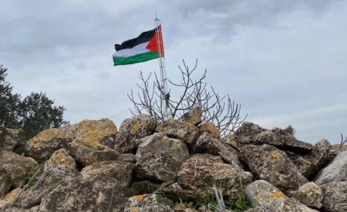 أهالي بيتا يرفعون علم فلسطين على جبل العرمة وصبيح