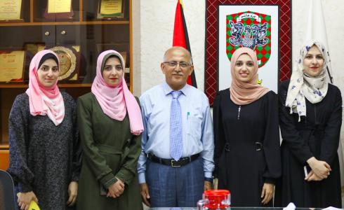 رئيس بلدية غزة مع طلبة الجامعات