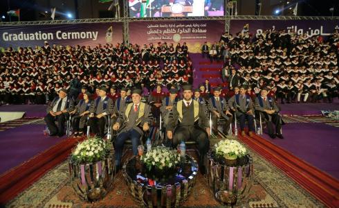 من احتفالات التخرج في جامعة فلسطين