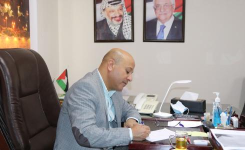 رئيس دائرة شؤون اللاجئين أحمد أبو هولي