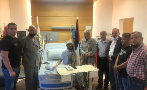 البرديني وسالم يهنئان الأسير أبو عطوان بالحرية