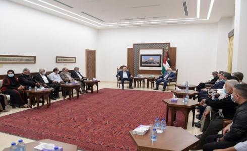 الرئيس عباس يستقبل فعاليات بلدة بيتا