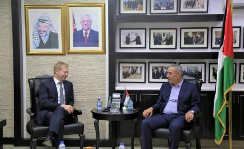 لقاء حسين الشيخ مع المبعوث الأوروبي لعملية السلام في الشرق الأوسط