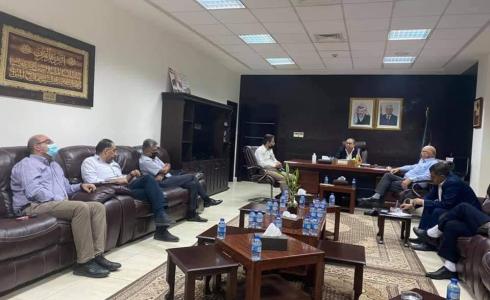 اجتماع محافظ نابلس الخاص مع اللجنة الصحية حول انتشار كورونا