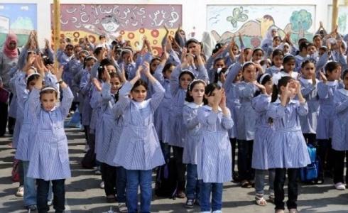 طالبات مدارس أثناء الطابور الصباحي