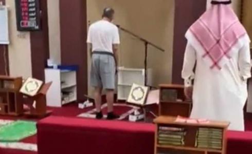 المؤذن الذي آثار الجدل في الكويت