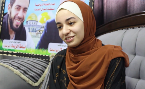 الطالبة المتفوقة سارة الزبدة