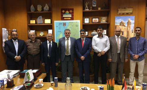 بلدية غزة وشركة طلال أبو غزالة يبحثان سبل التعاون المشترك بينهما