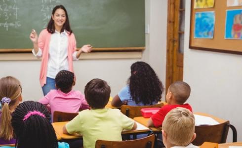 معلمة أمريكية تتسبب في كارثة بمدرستها
