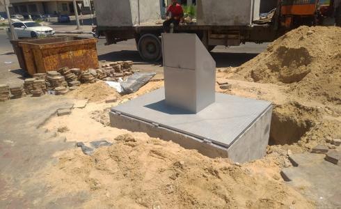 بلدية غزة تركب 12 حاوية مطمورة في منطقة كورنيش البحر