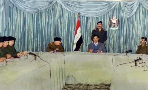 اجتماع لحكومة صدام حسين في بغداد - أرشيف