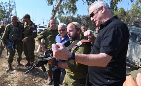غانتس خلال جولة مع فرقة غزة القيادة الجنوبية