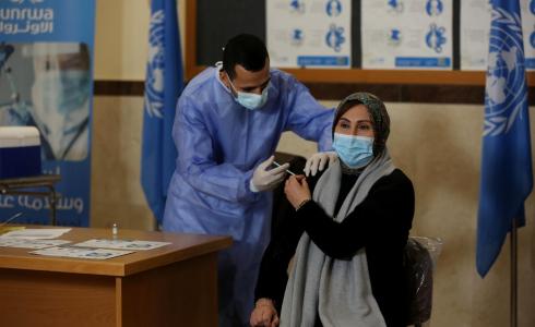يتوفر لقاحي سبوتنيك وفايزر في مراكز الأونروا بغزة
