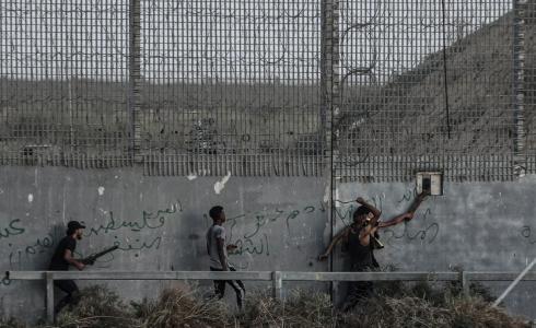 لحظة اصابة الجندي الاسرائيلي خلال اطلاقه النار على المتظاهرين