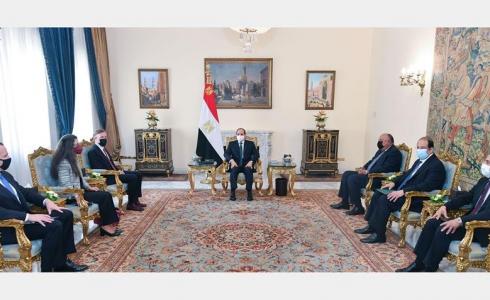 الرئيس المصري مع مستشار الأمن القومي