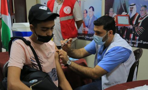 الجامعة الاسلامية بغزة تباشر بتنفيذ حملة التطعيم من "فايروس كورونا" لطلبتها