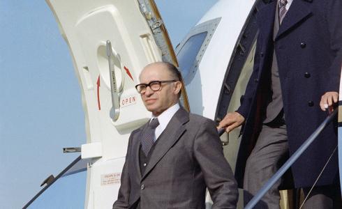 مناحيم بيغن مع موشيه ديان