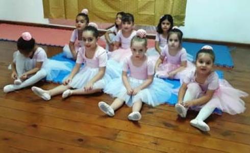 رقص الباليه والهيب هوب في الجش يستقطب راقصات صغيرات