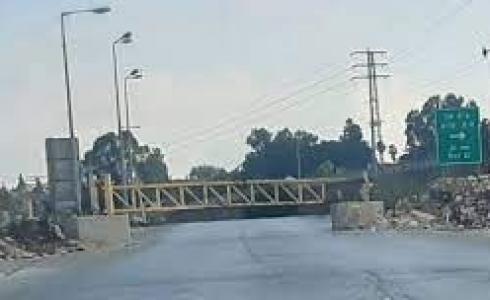 قوات الاحتلال تُغلق البوابة الحديدية المؤدية لمخيم الجلزون شمال رام الله