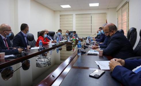 جانب من الاجتماع في وزارة المالية في رام الله