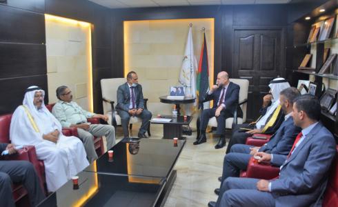 الدكتور محمود الهباش يستقبل وفدًا من فعاليات مدينة يطا