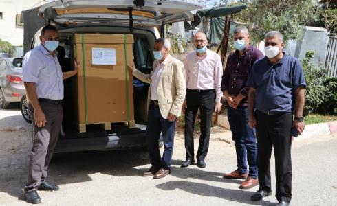 قلقيلية: المحافظ يسلم جهاز تعقيم متعدد الاغراض لمشفى الشهيد عمر القاسم