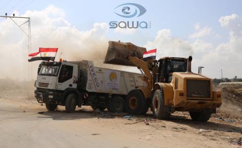 من أعمال تسوية في شارع الرشيد شمال غزة