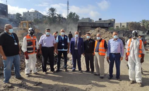 زراعة غزة تبدأ بإزالة مخلفات مستودعات شركات خضير المدمرة