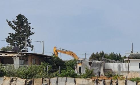 من مكان هدم المنزل صباح اليوم