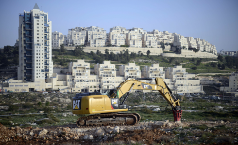 صورة أرشيفية لحفار اسرائيلي يعمل في أحدى مستوطنات الضفة الغربية