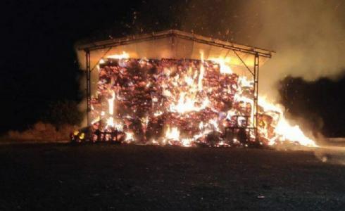 الشرطة تعتقل مشتبهين باحراق مخزن وجرار