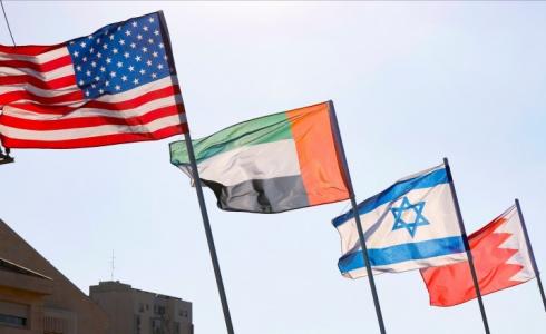أعلام اسرائيل وأمريكا والبحرين والامارات
