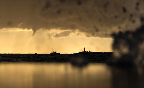 إعصار- تعبيرية