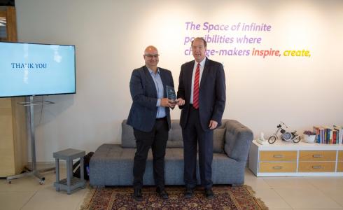 رئيس البنك الدولي ديفيد مالباس يكرم صندوق "ابتكار" بجائزة تقديرية