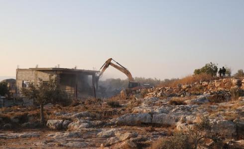 الاحتلال يهدم 4 محال تجارية قيد الإنشاء غرب رام الله