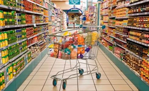 سلع أساسية في أحد المحال التجارية