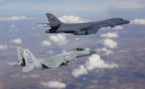 طائرات اسرائيلية ترافق قاذفة أمريكية متجة للخليج